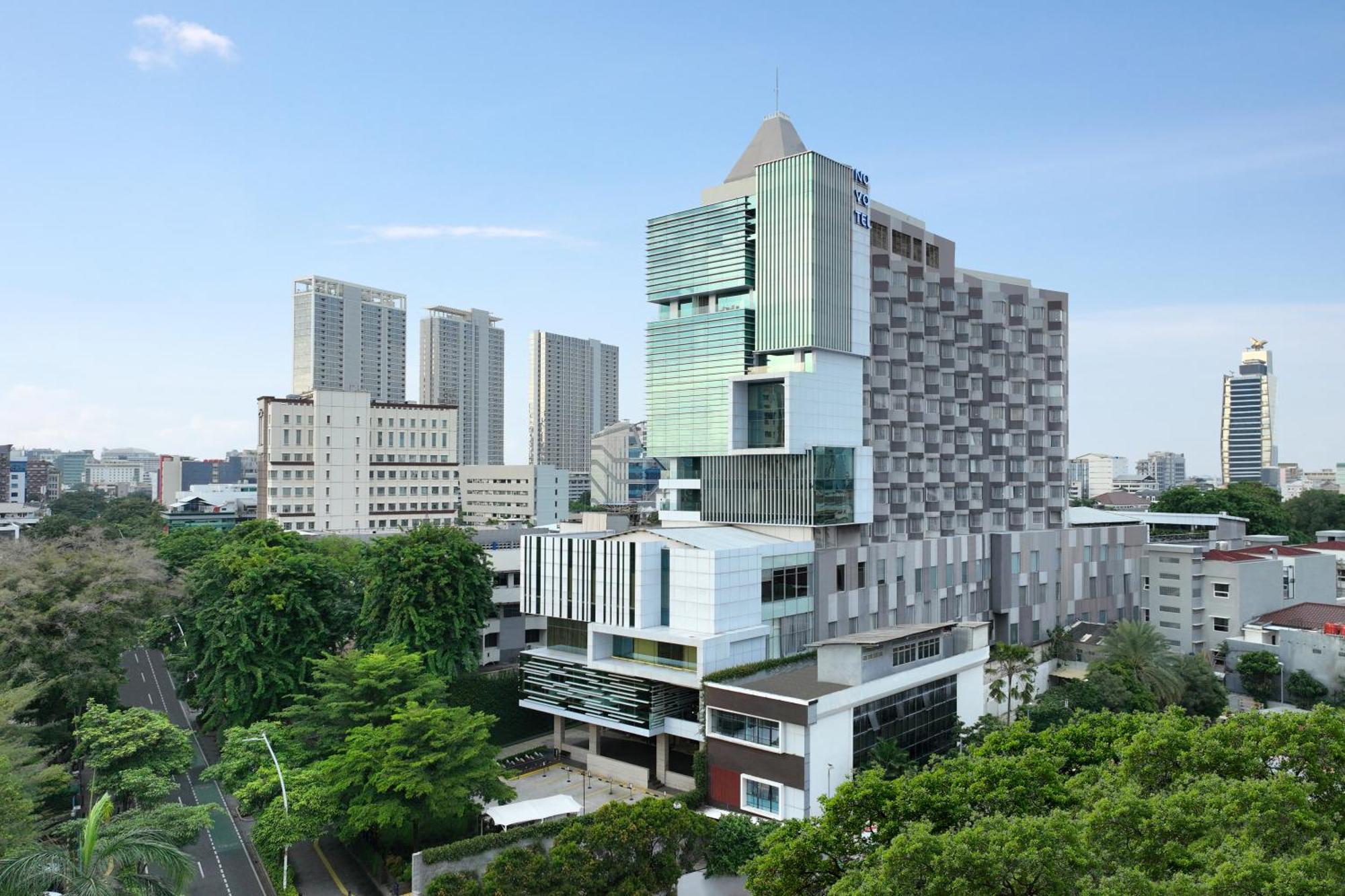 Novotel Jakarta Cikini Exterior photo